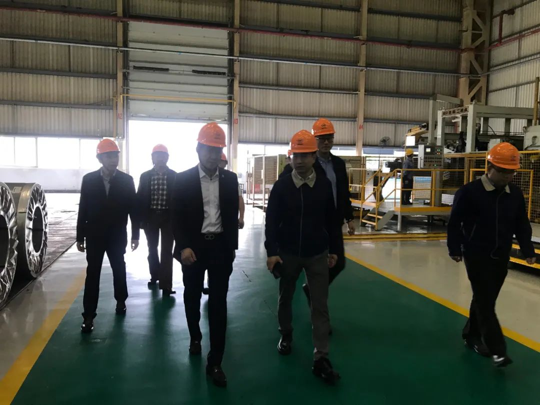 欧亚国际执行总裁陈军一行到海马汽车考察调研